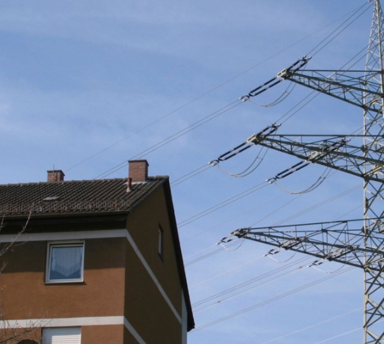 Is it safe to live near powerlines?