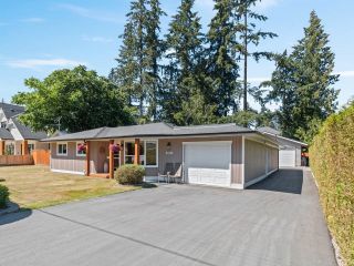 Photo 3: 19839 37 Avenue in Langley: Brookswood Langley House for sale : MLS®# R2712696