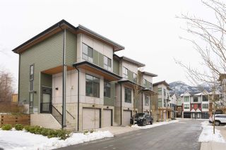 Photo 1: 1185 NATURES Gate in Squamish: Downtown SQ Townhouse for sale in "NATURE'S GATE" : MLS®# R2242365