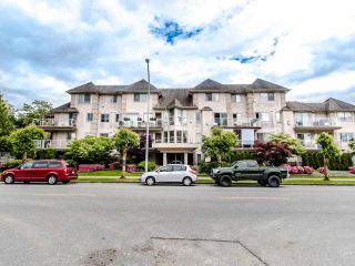 Photo 2: 305 3128 FLINT Street in Port Coquitlam: Glenwood PQ Condo for sale in "FRASER COURT TERRACE" : MLS®# R2456754