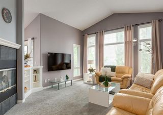 Photo 15: 44 Valley Creek Crescent NW in Calgary: Valley Ridge Detached for sale : MLS®# A2051276