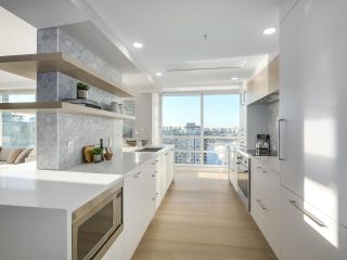 Photo 7: 2606 1201 MARINASIDE Crescent in Vancouver: Yaletown Condo for sale in "THE PENINSULA" (Vancouver West)  : MLS®# R2363085