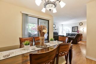Photo 3: 14835 HOLLY PARK Lane in Surrey: Guildford Townhouse for sale (North Surrey)  : MLS®# R2211598
