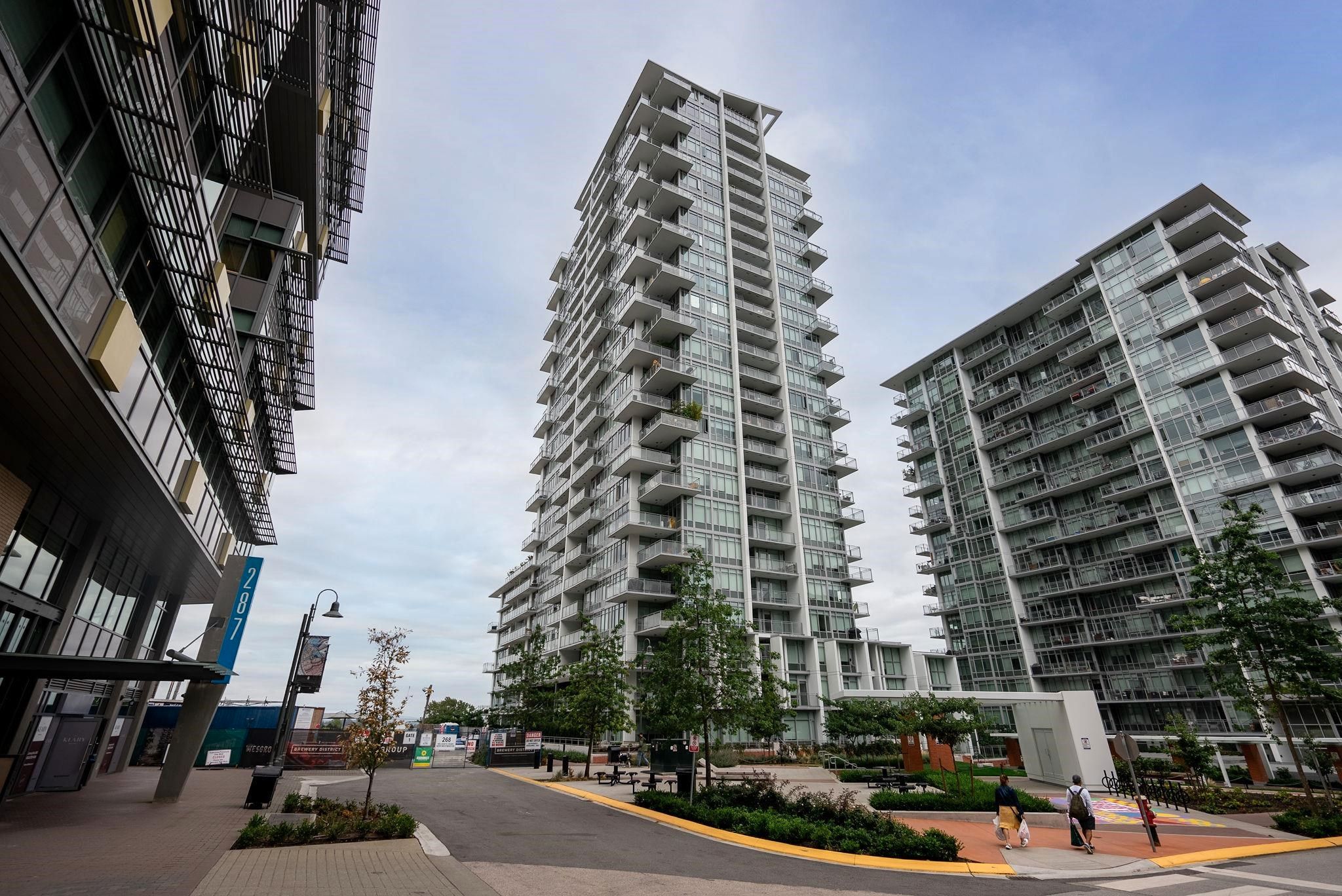 Main Photo: 1703 258 NELSON'S Court in New Westminster: Sapperton Condo for sale in "The Columbia" : MLS®# R2615050