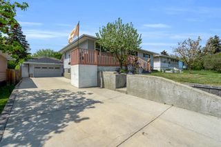Photo 5: 5027 1 Street NW in Calgary: Thorncliffe Detached for sale : MLS®# A2050252