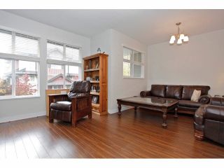Photo 5: 111 18199 70TH Avenue in Surrey: Cloverdale BC Townhouse for sale in "AUGUSTA" (Cloverdale)  : MLS®# F1425143