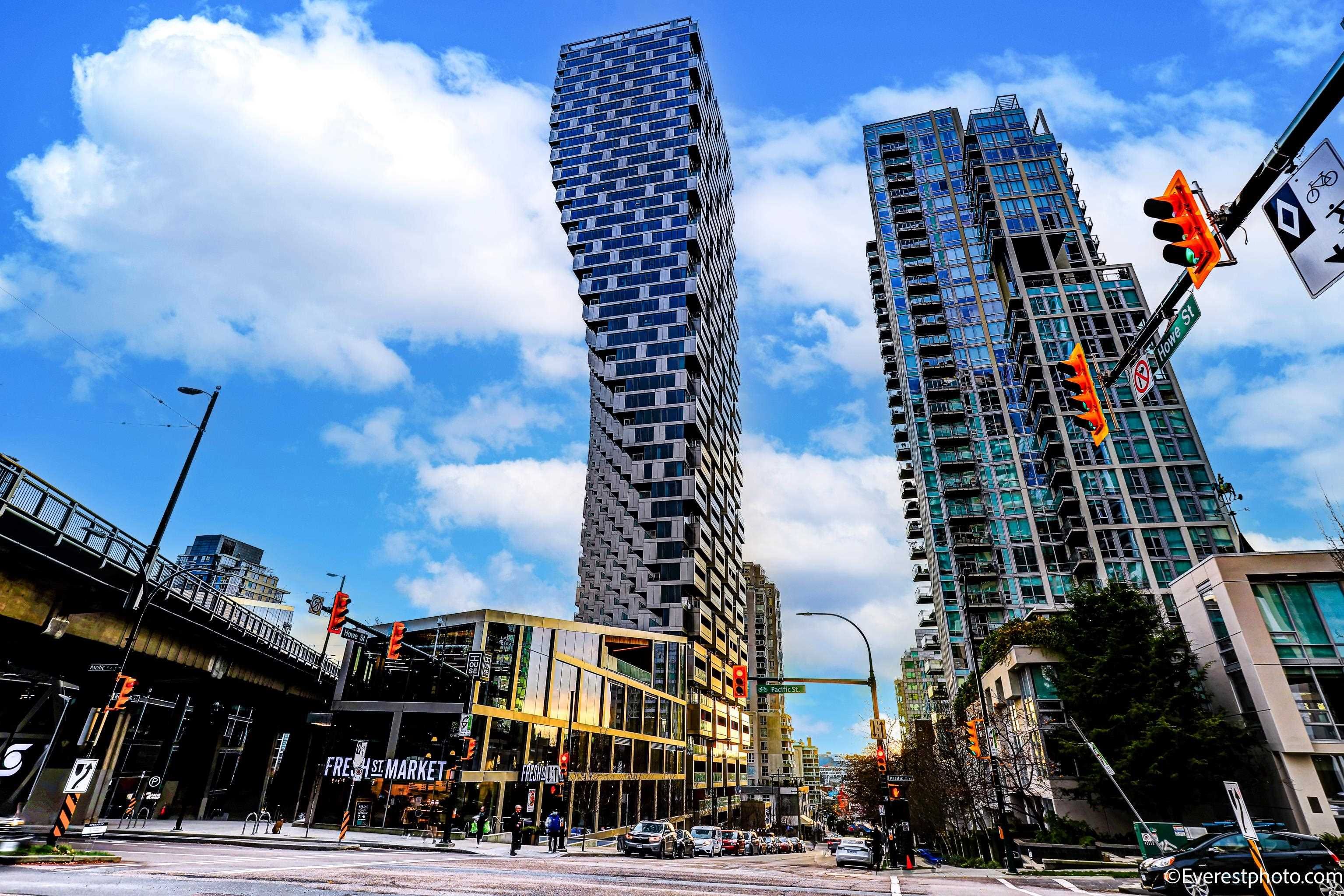 Main Photo: 2103 1480 HOWE Street in Vancouver: Yaletown Condo for sale (Vancouver West)  : MLS®# R2656115