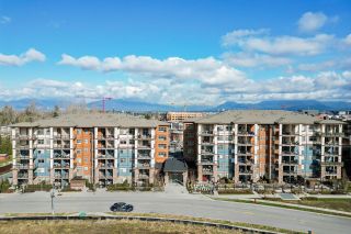 Main Photo: 310 20673 78 Avenue in Langley: Willoughby Heights Condo for sale in "Grayson" : MLS®# R2854391