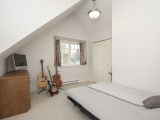 Photo 12: 402 E 30TH Avenue in Vancouver: Fraser VE House for sale in "Main Street" (Vancouver East)  : MLS®# R2212798