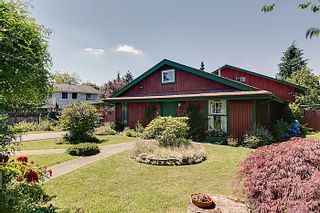 Photo 1: 11921 Wicklow Way Maple Ridge 3 Bedroom & Den Rancher with Loft For Sale