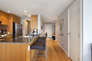 Photo 3: 1802 638 BEACH Crescent in Vancouver: Yaletown Condo for sale in "Icon" (Vancouver West)  : MLS®# R2538936