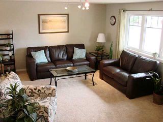 Photo 3: 3412 60 Street NE in CALGARY: Temple Residential Detached Single Family for sale (Calgary)  : MLS®# C3611757