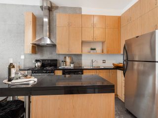 Photo 7: 205 2635 PRINCE EDWARD Street in Vancouver: Mount Pleasant VE Condo for sale in "Soma Lofts" (Vancouver East)  : MLS®# R2392727