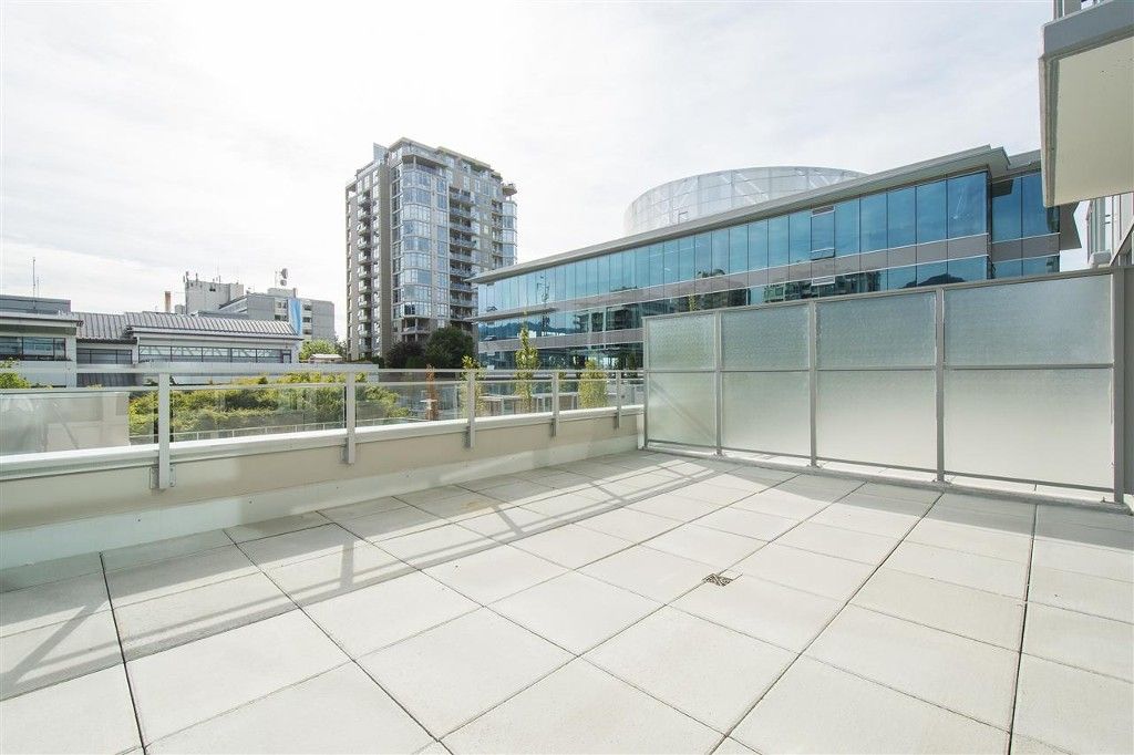 Main Photo: #301 - 125 E 14th Street in North Vancouver: Central Lonsdale Condo for sale : MLS®# R2199094