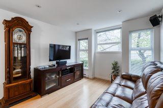 Photo 2: 3 888 W 16TH Avenue in Vancouver: Cambie Townhouse for sale in "Laurel Mews" (Vancouver West)  : MLS®# R2876691