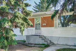 Photo 5: 5920 BUCKTHORN Road NW in Calgary: Thorncliffe Detached for sale : MLS®# C4172366