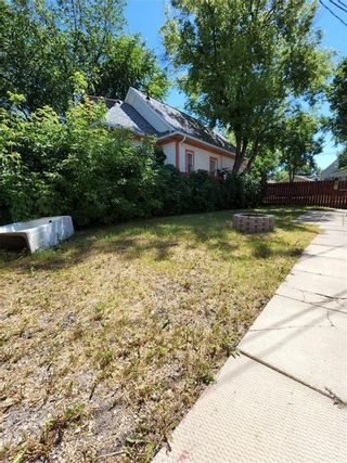 Photo 3: 881 Boyd Avenue in Winnipeg: Shaughnessy Heights Residential for sale (4B)  : MLS®# 202219354