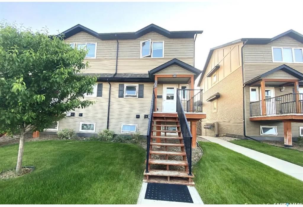 Main Photo: 108 110 Shillington Crescent in Saskatoon: Blairmore Residential for sale : MLS®# SK920263