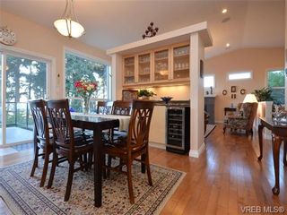 Photo 6: 4042 Palmetto Pl in VICTORIA: SE Ten Mile Point House for sale (Saanich East)  : MLS®# 732908