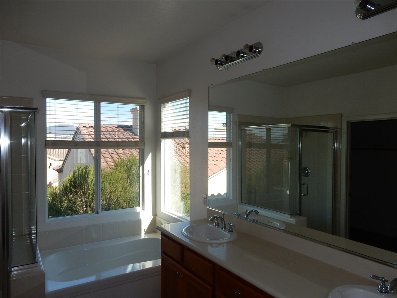 Photo 10: Photos: CARMEL VALLEY House for rent : 3 bedrooms : 6621 Rancho Del Acacia in San Diego