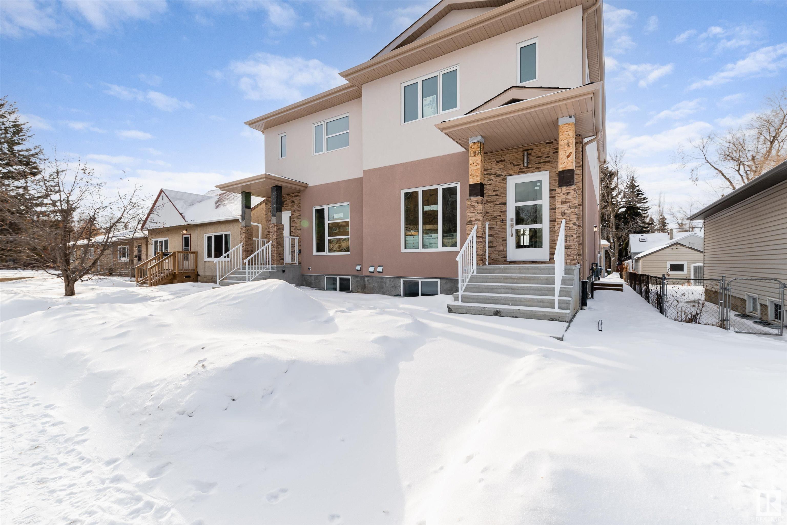 Main Photo: 2 11569 University Avenue in Edmonton: Zone 15 House Half Duplex for sale : MLS®# E4330969