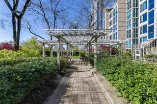 Photo 20: 2205 388 DRAKE Street in Vancouver: Yaletown Condo for sale in "GOVERNOR'S TOWNER" (Vancouver West)  : MLS®# R2276947