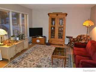 Photo 2: 2408 Irvine Avenue in Saskatoon: Nutana Park Single Family Dwelling for sale (Saskatoon Area 02)  : MLS®# 565482
