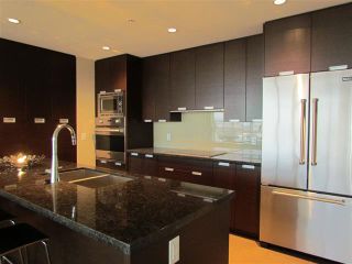 Photo 6: PH 06 888 Carnavon Street in New Westminster: Downtown NW Condo for sale : MLS®# R2435599