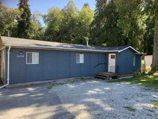 Photo 2: 5608 WAKEFIELD Road in Sechelt: Sechelt District Manufactured Home for sale (Sunshine Coast)  : MLS®# R2492795
