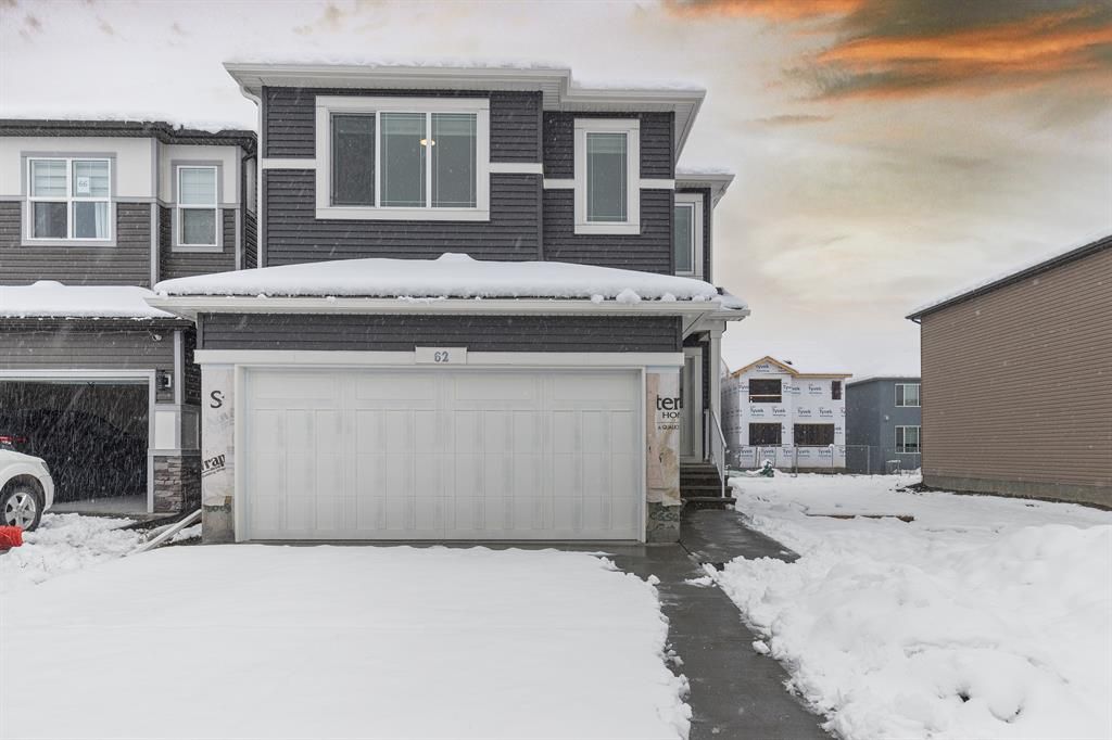 Main Photo: 62 Creekstone Square SW in Calgary: C-168 Detached for sale : MLS®# A2011761