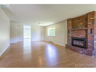 Photo 4: 846 Pepin Cres in VICTORIA: SW Northridge House for sale (Saanich West)  : MLS®# 761324