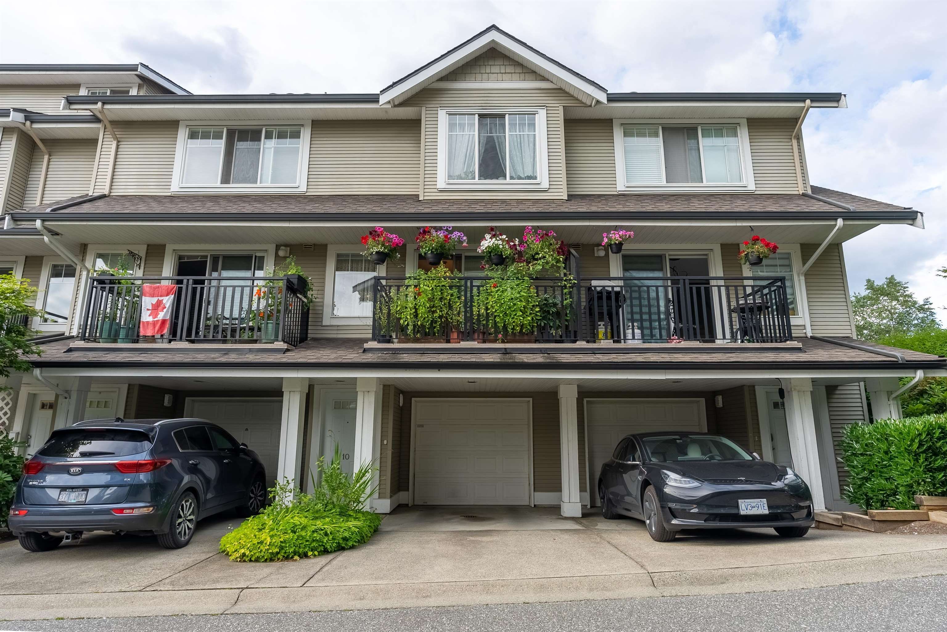 Main Photo: 10 2927 FREMONT Street in Port Coquitlam: Riverwood Townhouse for sale in "Riverside Terrace" : MLS®# R2705709