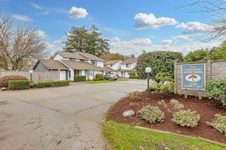 Photo 1: 40 2147 Sooke Rd in Colwood: Co Royal Roads Row/Townhouse for sale : MLS®# 952277