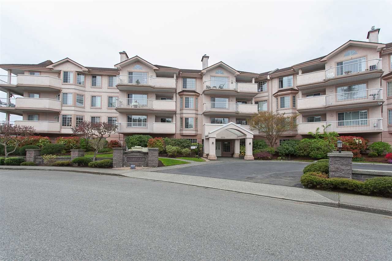 Main Photo: 205 5375 205 Street in Langley: Langley City Condo for sale in "GLENMONT PARK" : MLS®# R2086758