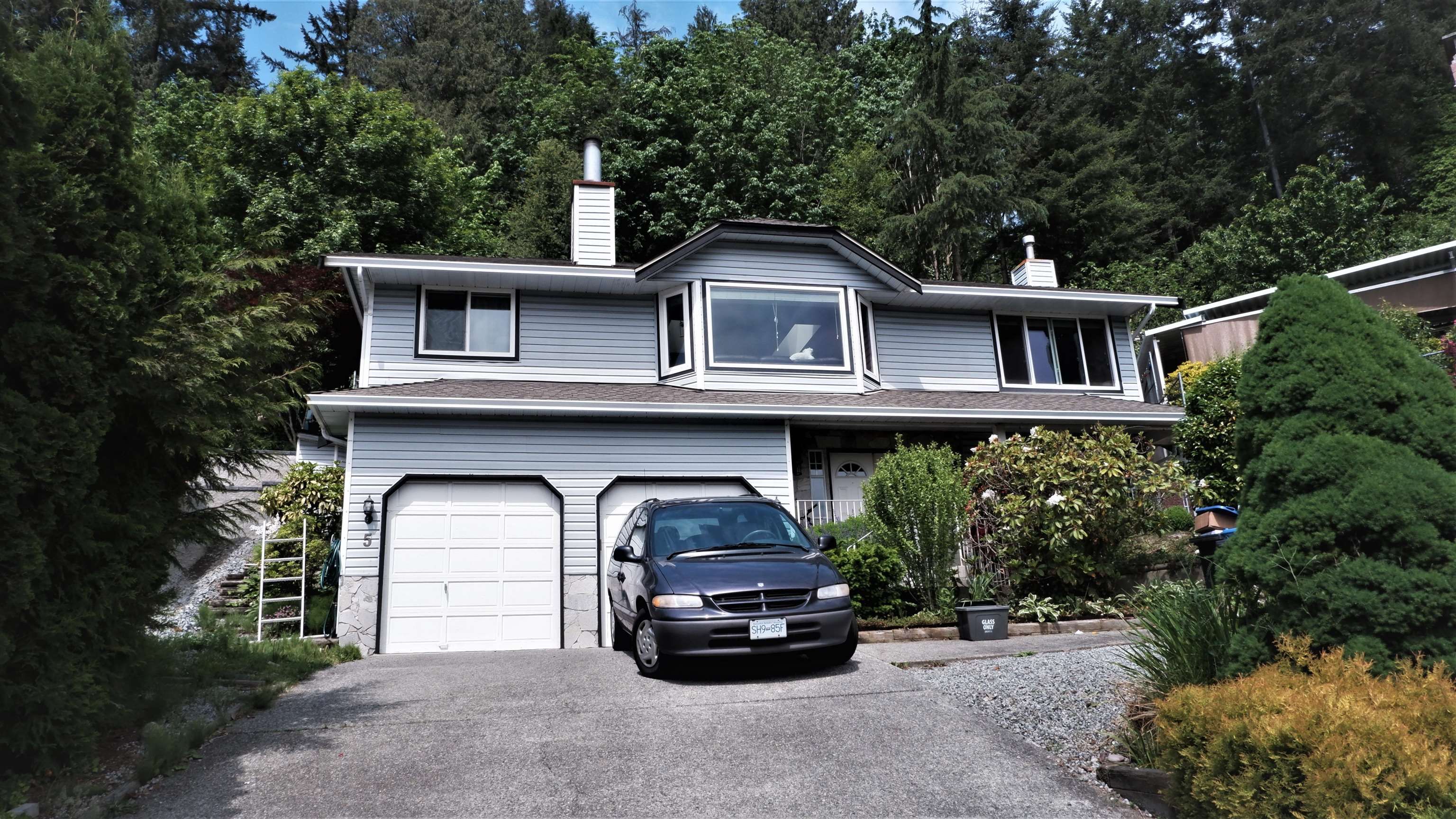 Main Photo: 5 HARBOUR Place in Port Moody: North Shore Pt Moody House for sale : MLS®# R2780359
