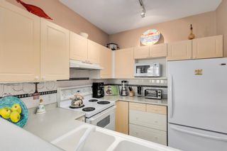 Photo 12: PH12 511 W 7TH Avenue in Vancouver: Fairview VW Condo for sale in "Beverley Gardens" (Vancouver West)  : MLS®# R2820668