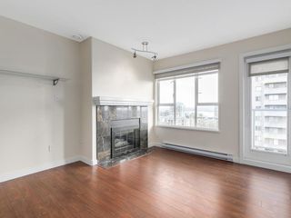 Photo 3: 402 111 W 5TH Street in North Vancouver: Lower Lonsdale Condo for sale in "CARMEL PLACE II" : MLS®# R2144566