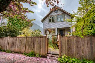 Photo 1: 2321 YEW Street in Vancouver: Kitsilano House for sale (Vancouver West)  : MLS®# R2593944