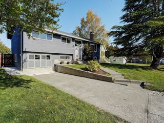 Photo 1: 3240 Eldon Pl in Saanich: SW Rudd Park House for sale (Saanich West)  : MLS®# 960690