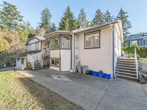Main Photo: 2294 Nicki Pl in VICTORIA: La Thetis Heights House for sale (Langford)  : MLS®# 748503