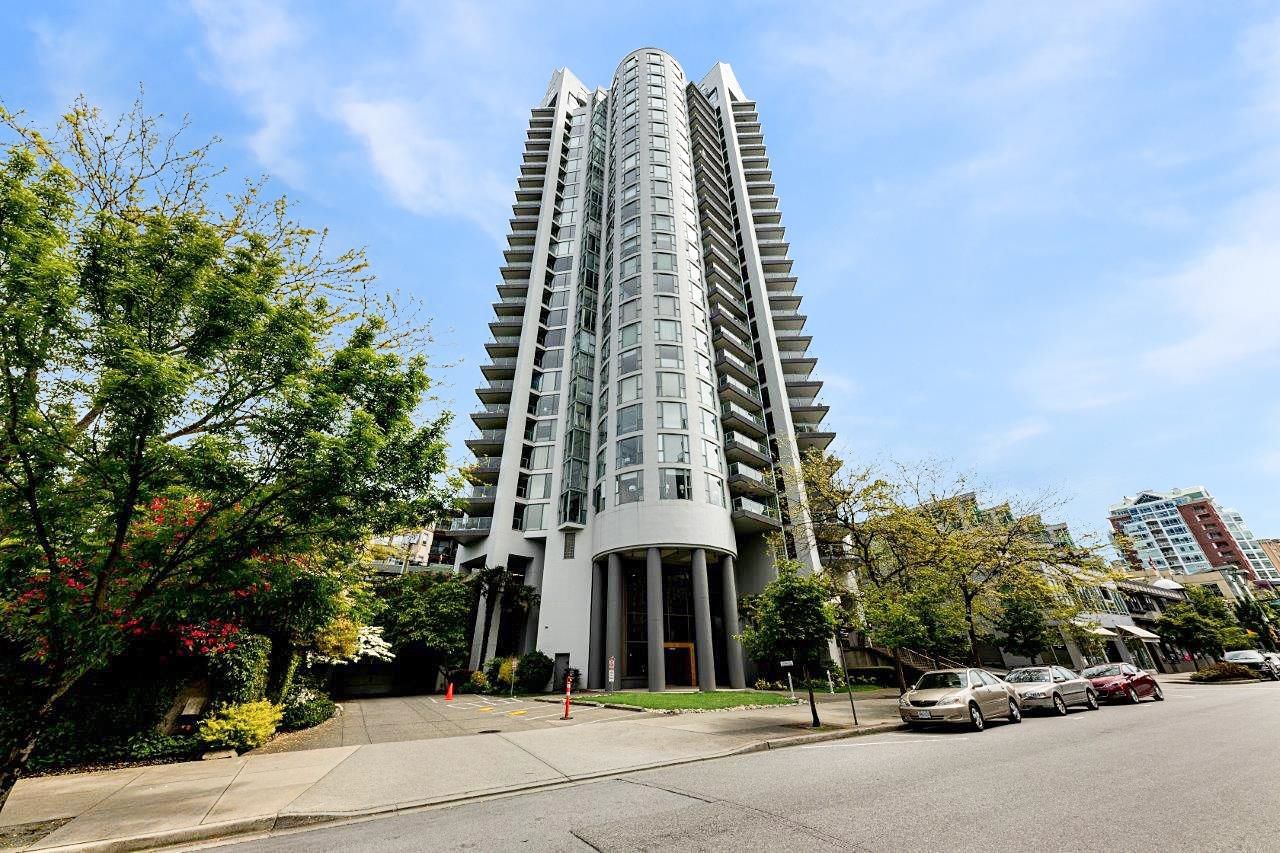 Main Photo: 1102 120 W 2ND Street in North Vancouver: Lower Lonsdale Condo for sale in "OBSERVATORY" : MLS®# R2697183
