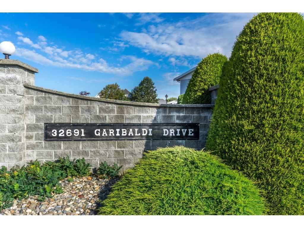 Main Photo: 48 32691 GARIBALDI Drive in Abbotsford: Abbotsford West Townhouse for sale in "Carriage Lane" : MLS®# R2096442