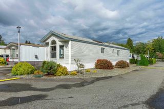 Photo 2: 70 2270 196TH Street in Langley: Brookswood Langley Manufactured Home for sale in "Pine Ridge Park" : MLS®# R2875371