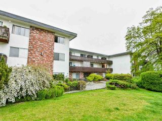 Photo 1: 103 910 FIFTH Avenue in New Westminster: Uptown NW Condo for sale in "Grosvenor Court/ Aldercrest Developments Inc." : MLS®# R2459937