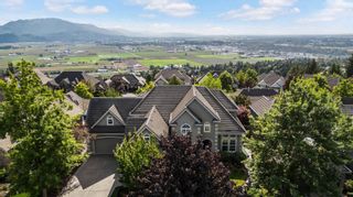 Photo 2: 35420 JEWEL Court in Abbotsford: Abbotsford East House for sale in "Eagle Mountain" : MLS®# R2855861