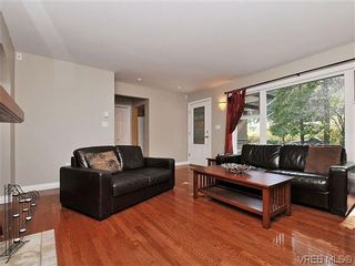 Photo 3: 464 W Viaduct Ave in VICTORIA: SW Prospect Lake House for sale (Saanich West)  : MLS®# 634992