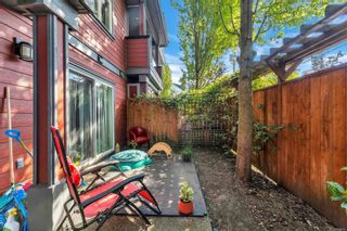 Photo 28: 2 920 Caledonia Ave in Victoria: Vi Central Park Row/Townhouse for sale : MLS®# 918626