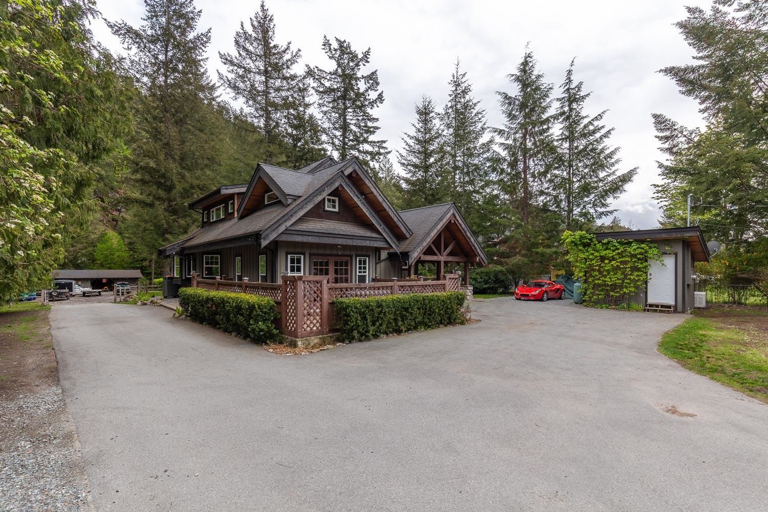 Main Photo: 3060 MIDNIGHT Way in Squamish: Paradise Valley House for sale in "Paradise Valley" : MLS®# R2714172