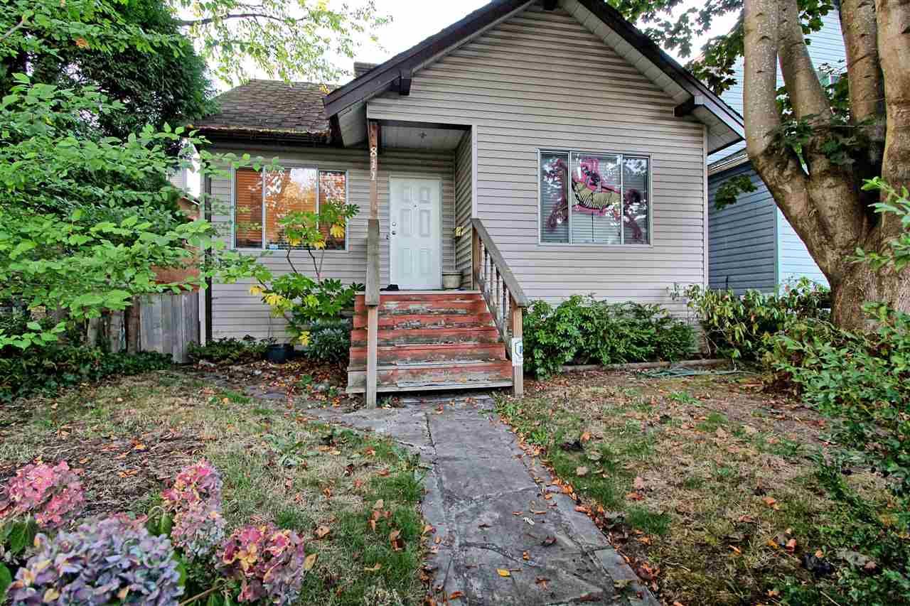 Main Photo: 811 E 12TH Avenue in Vancouver: Mount Pleasant VE House for sale (Vancouver East)  : MLS®# R2498316