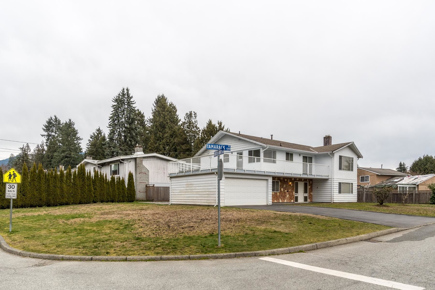 Photo 2: Photos: 1271 TAMARACK Place in Port Coquitlam: Birchland Manor House for sale : MLS®# R2659630